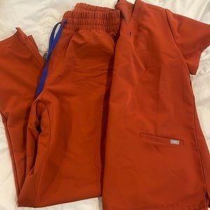 Figs burnt orange set